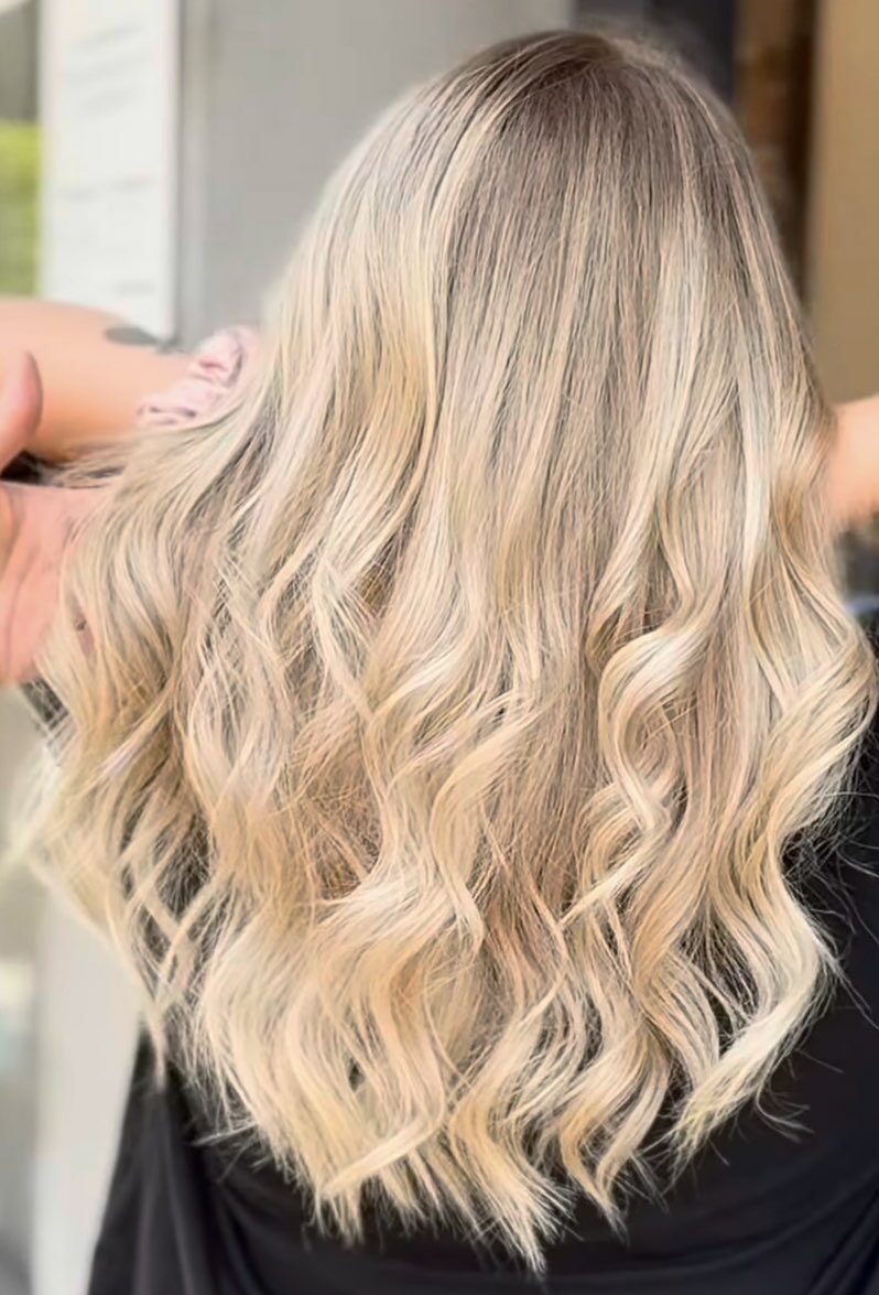 Balayage blond réalisé au salon